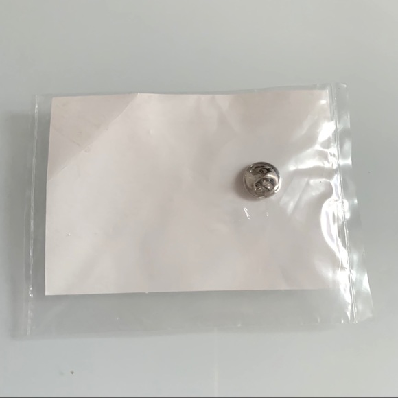 Celebrate The Future Hand In Hand - Walt Disney World Millennium Friendship Pin - Picture 5 of 8